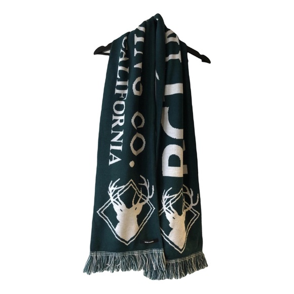 Reese cooper Green Deer Scarf - Picture 1 of 6